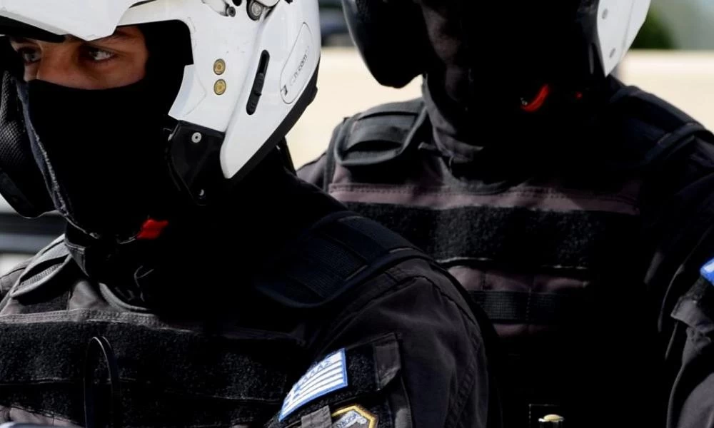 Περιπλέκεται η υπόθεση με τον αστυνομικό στον Νέο Κόσμο «Δεν χτύπησε ο αστυνομικός τη σύντροφό του-Ξυλοκοπήθηκαν και οι δύο από ομάδα ΔΙΑΣ»